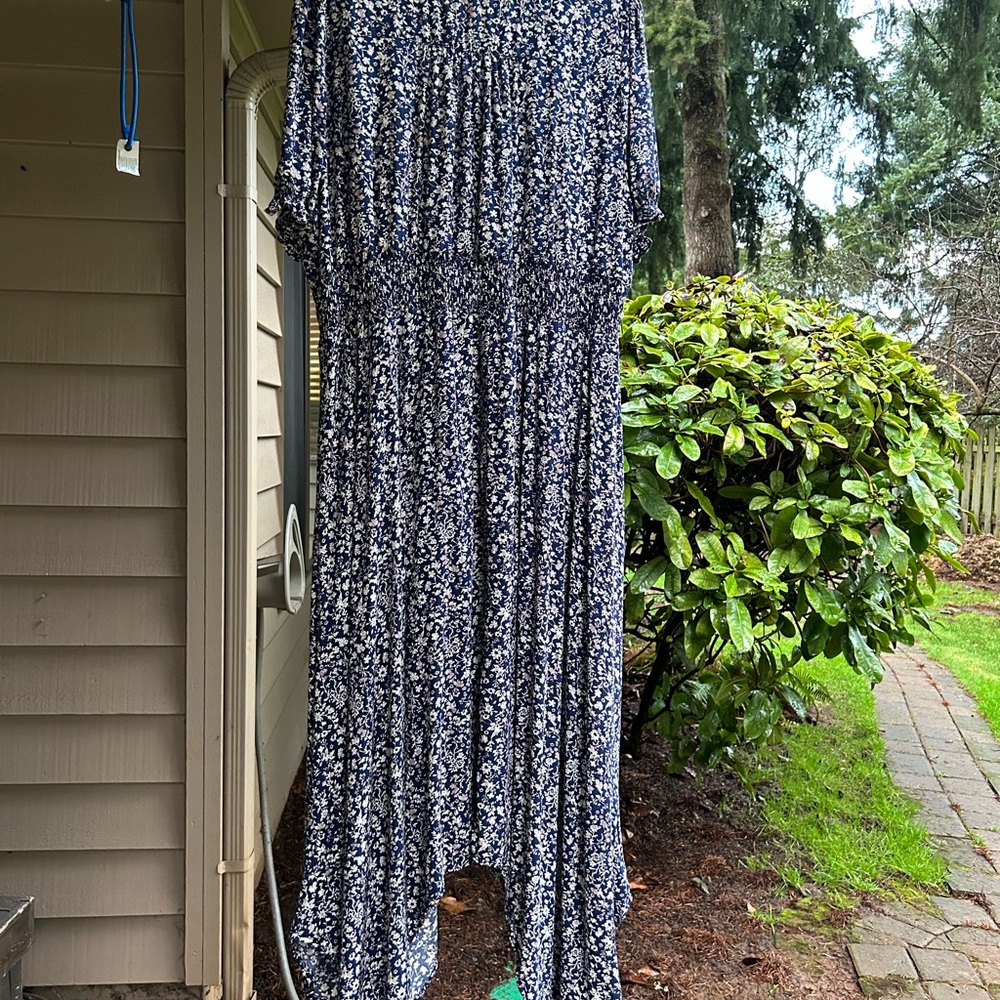 Hayden L.A. dress plus Sz 2X smocked waist and sleeve hems handkerchief hem